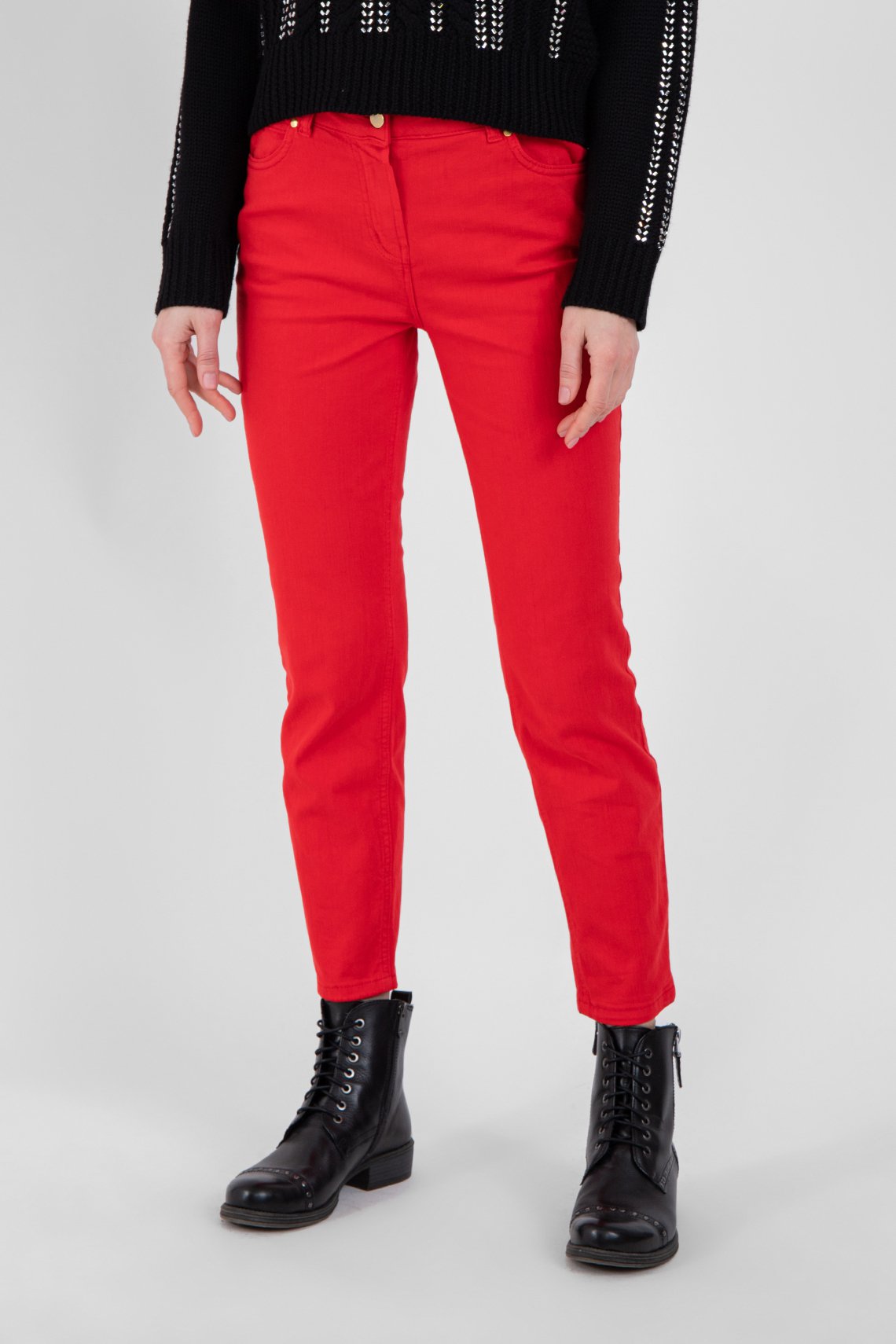 Красные джинсы женские