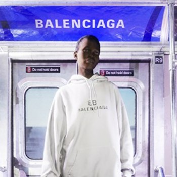 Balenciaga: полный путеводитель по парижскому центру моды