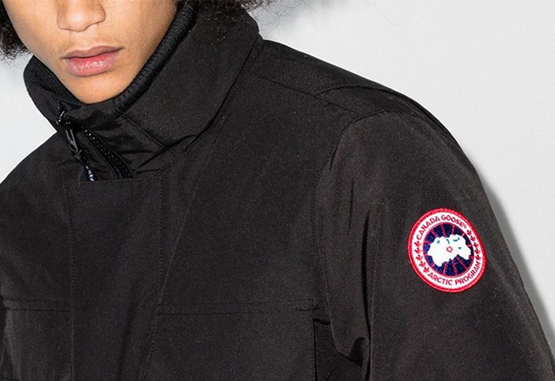 Значок с логотипом Canada Goose