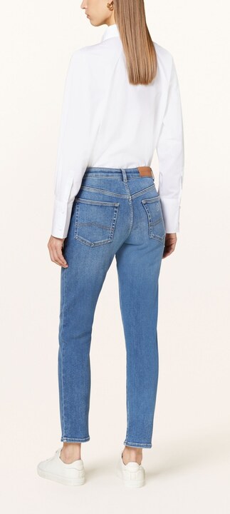 Джинсы Армани: как отличить подделку по качеству пошива
