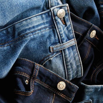 Деним на максимум: как собрать крутые образы с джинсами